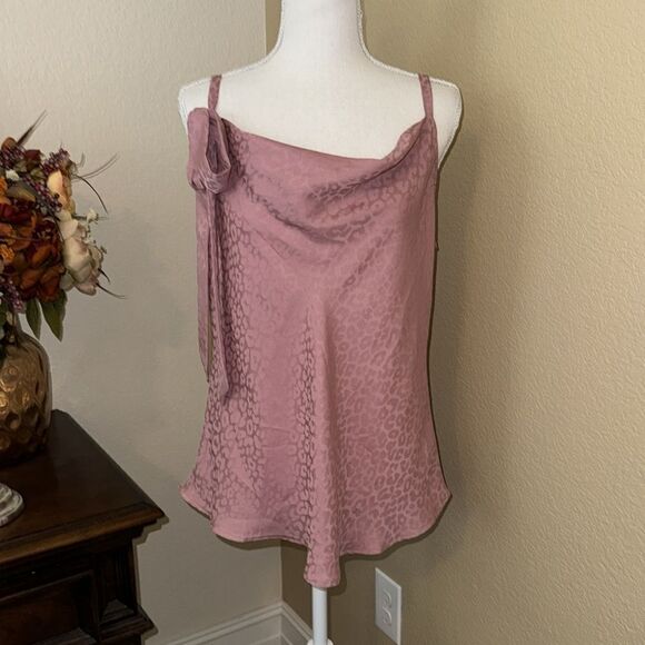 White House Black Market Bow-Accent Leopard Cami Career blouse Top Rose Medium - Picture 3 of 3